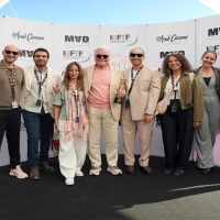 حسين فهمي يتسلم جائزة شخصية العام السينمائية العربية في مهرجان "كان"
