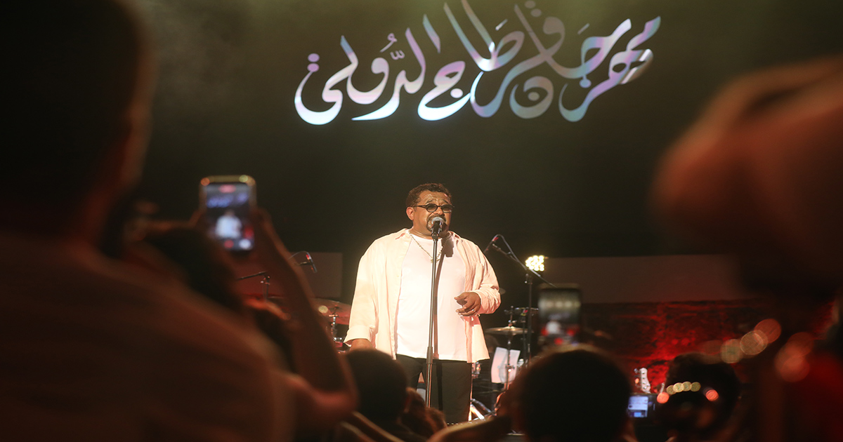 الشاب خالد يكتب ملحمة الحنين في قرطاج: ملك الراي يعيد الجمهور إلى زمن الفرح الأصيل