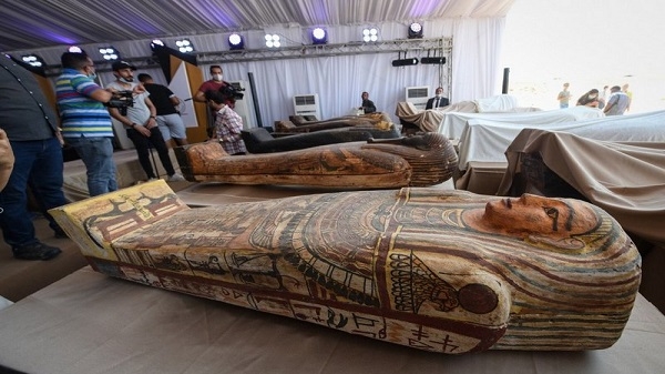 توابيت الكهنة في سقارة تنتظر المتحف المصري الكبير