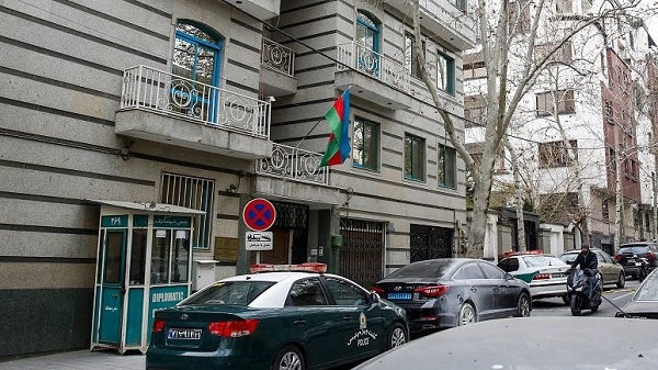 بعد هجوم مسلح ...أذربيجان تخلي سفارتها في طهران وتعتبر إيران مسؤولة عن الهجوم