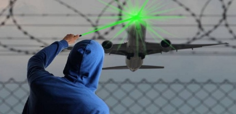 شعاع ليزر مجهول المصدر يضع طائرة بريطانية في خطر