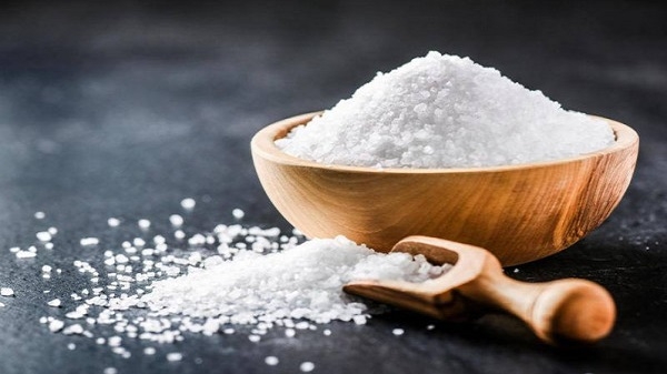 الأثار الصحية لتقليل الملح في الطعام